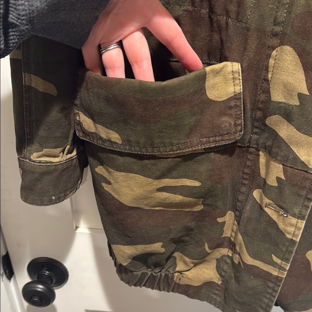 Levi’s Camouflage Hooded Jacket - Picture 6 of 9